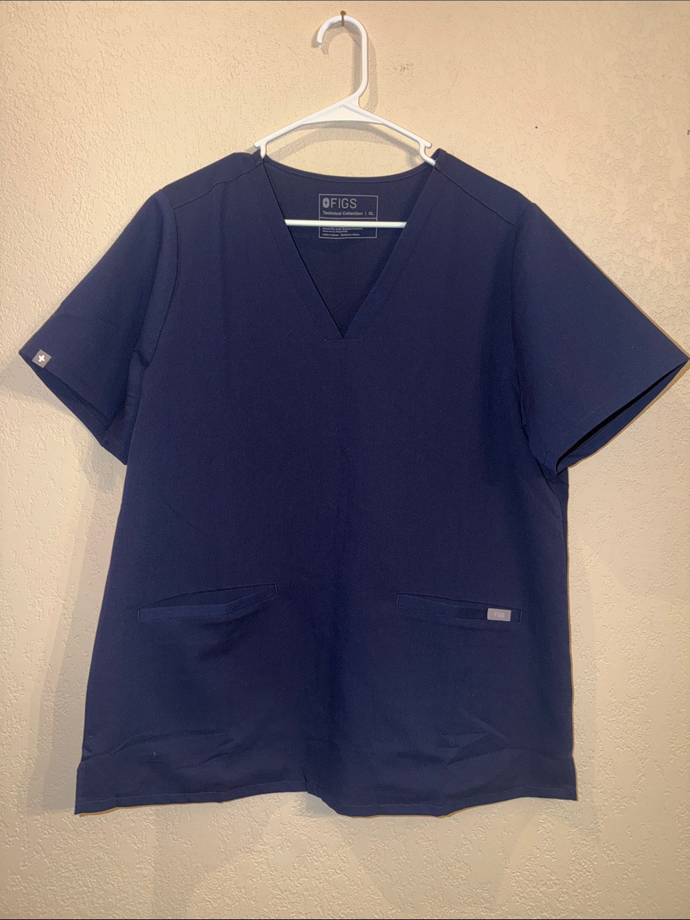 Figs V-Neck Scrub Top — Navy, XL